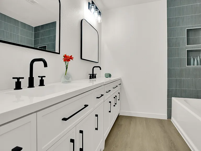 2910 W Crawford St — Photo 21