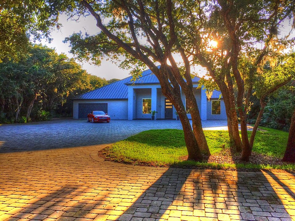 2nd image of 3 Hyde Park Cir