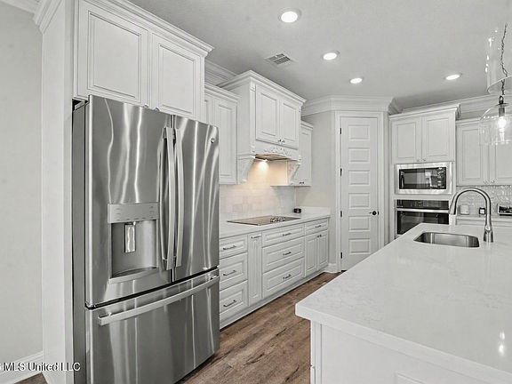 3rd image of 6710 Maurepas Cir