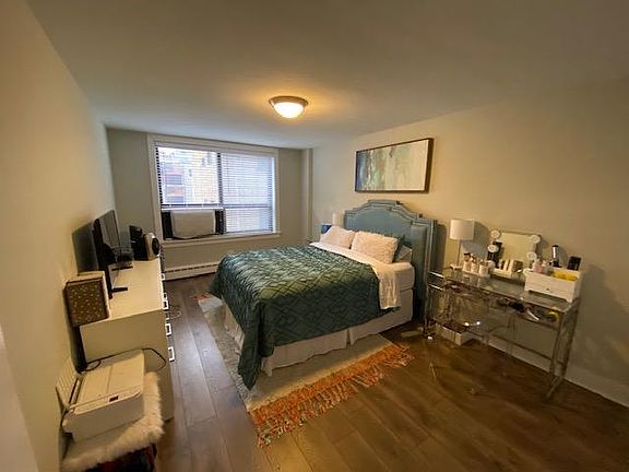4th image of 445 W Wellington Ave