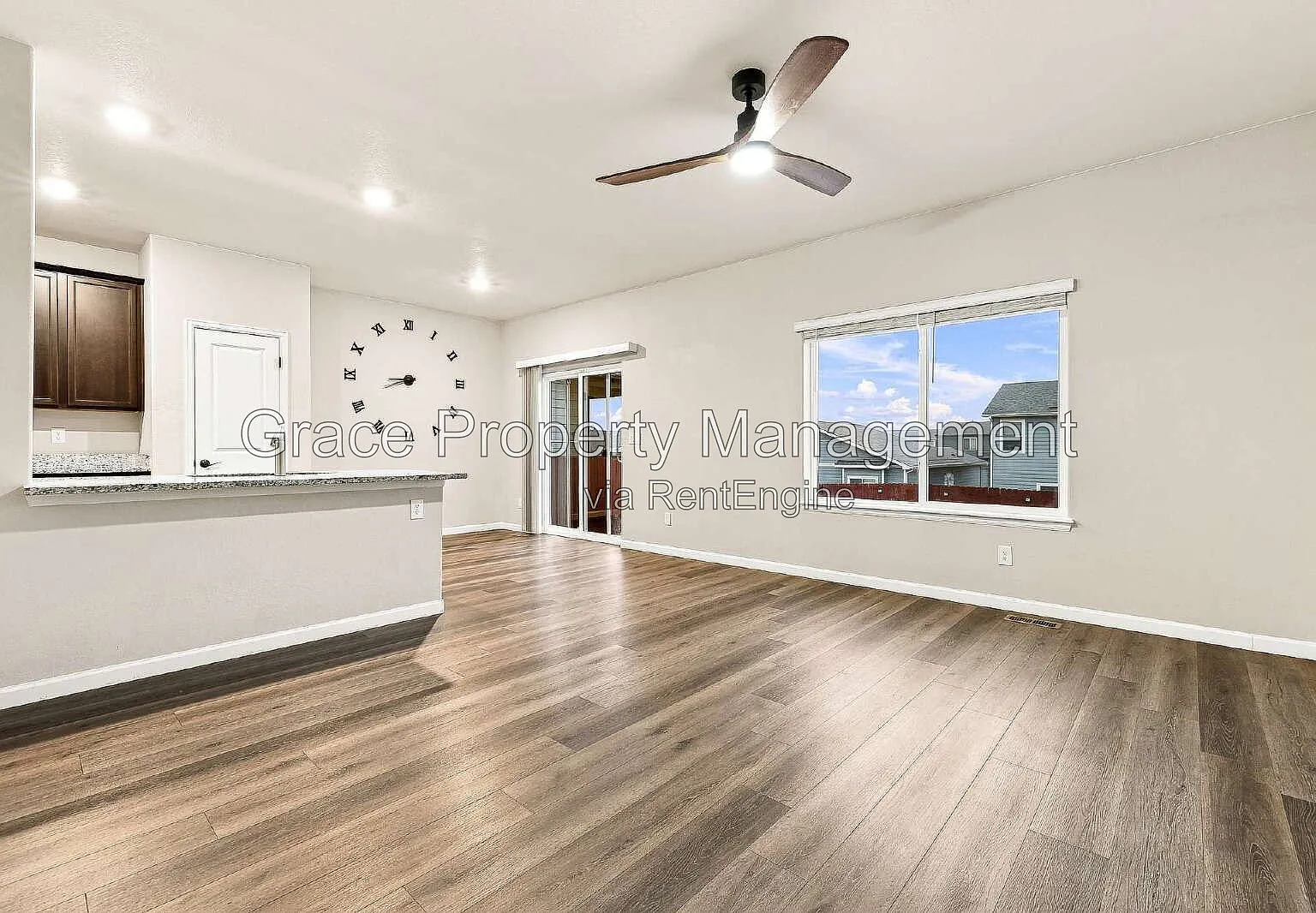 3 bed, 2.0 bath, 1285 sqft, $3,025 — Photo 2