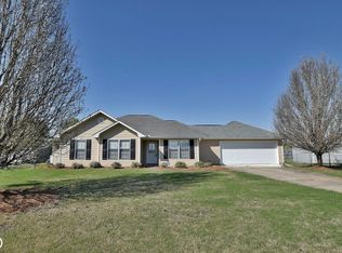 4 Fallowfield Dr, Fort Mitchell, AL 36856