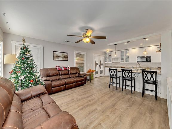5th image of 153 Hood Park Ct