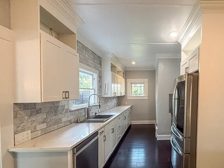 235 SE Lechner St — Photo 15