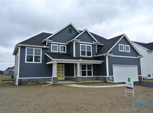 2 Winfield Manor Ct, Perrysburg, OH 43551