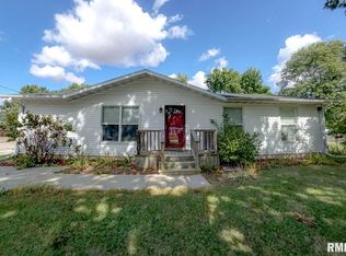 807 W Fortune St, Virden, IL 62690