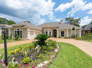 135 Edgewood Dr, Montgomery, TX 77356