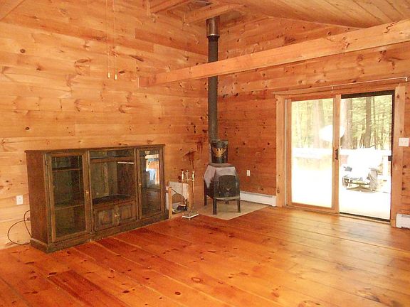 Family room w/wood stove