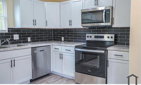 2nd image of 2030 Denune Ave