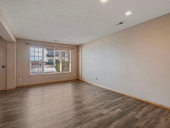 4th image of 8026 Golden Valley Rd