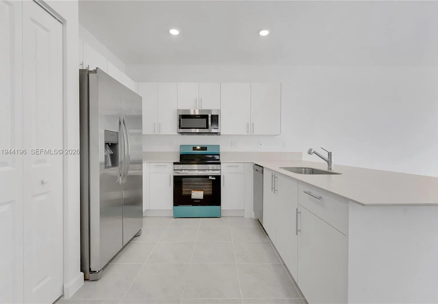 3 bed, 2.5 bath, 1414 sqft, $2,600 — Photo 4