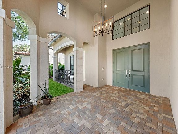 3rd image of 10660 SW 55th St