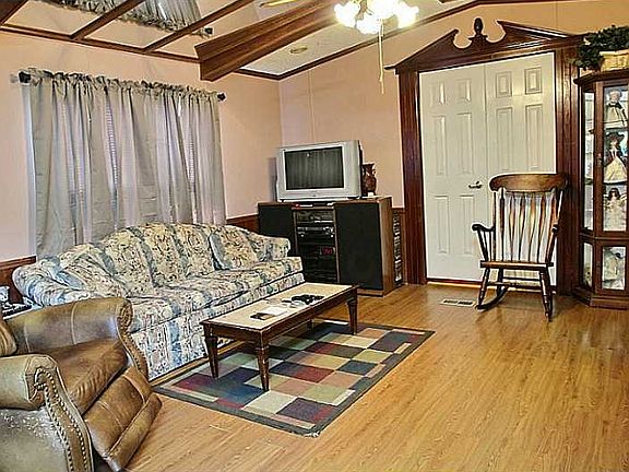 5th image of 150 Hollywood Park Dr