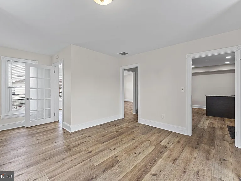 116 E King St — Photo 10