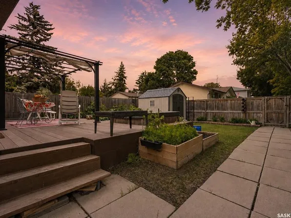 2715 Arlington AVENUE, Saskatoon, SK S7J 2J5