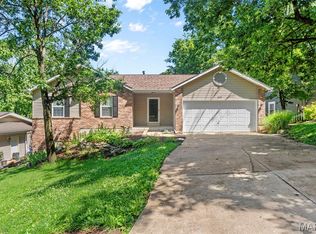 537 Oak Hill Dr, Lake Saint Louis, MO 63367