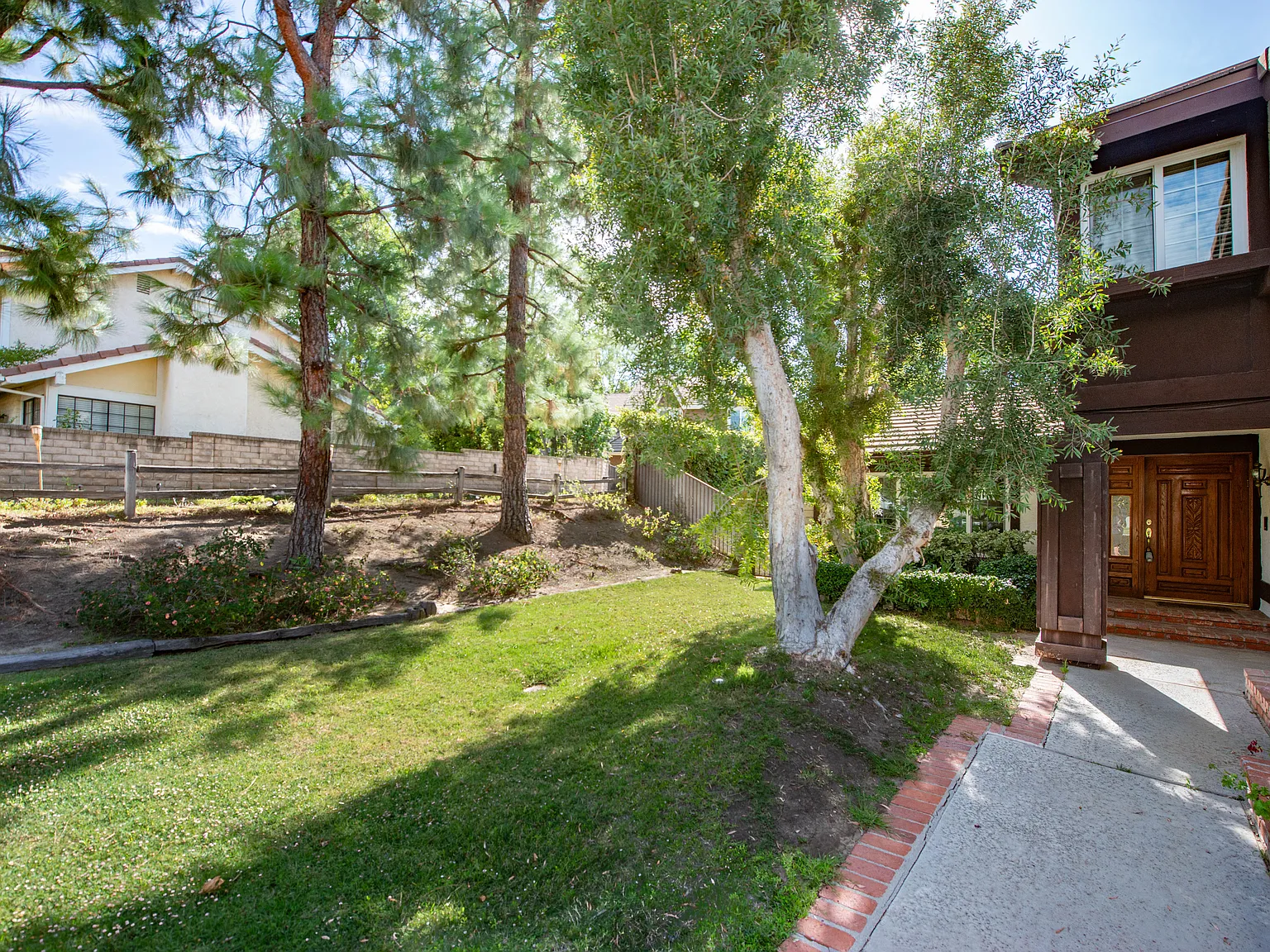 4 bed, 2634 sqft, $6,000 — Photo 2