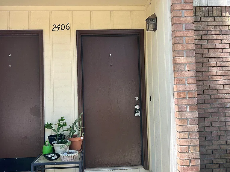 2406 Ramblewood Ct #B — Photo 2