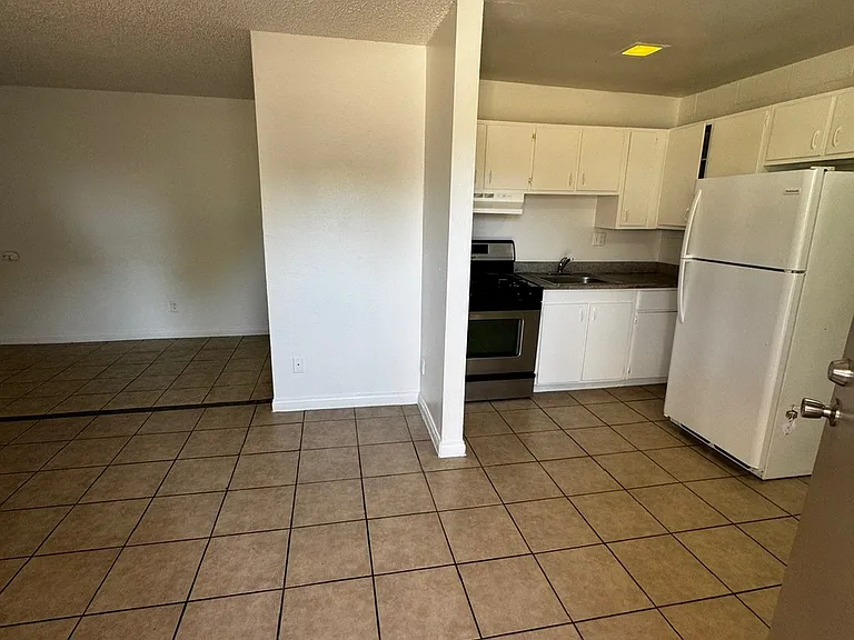 2301 Wengert Ave — Photo 2