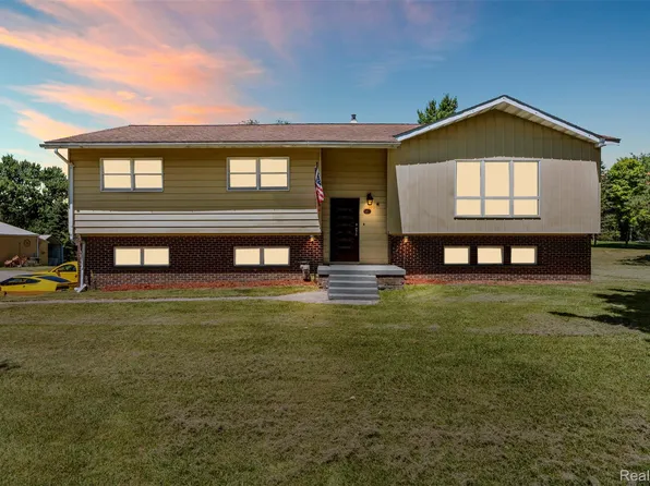 12075 Doane Rd, South Lyon, MI 48178