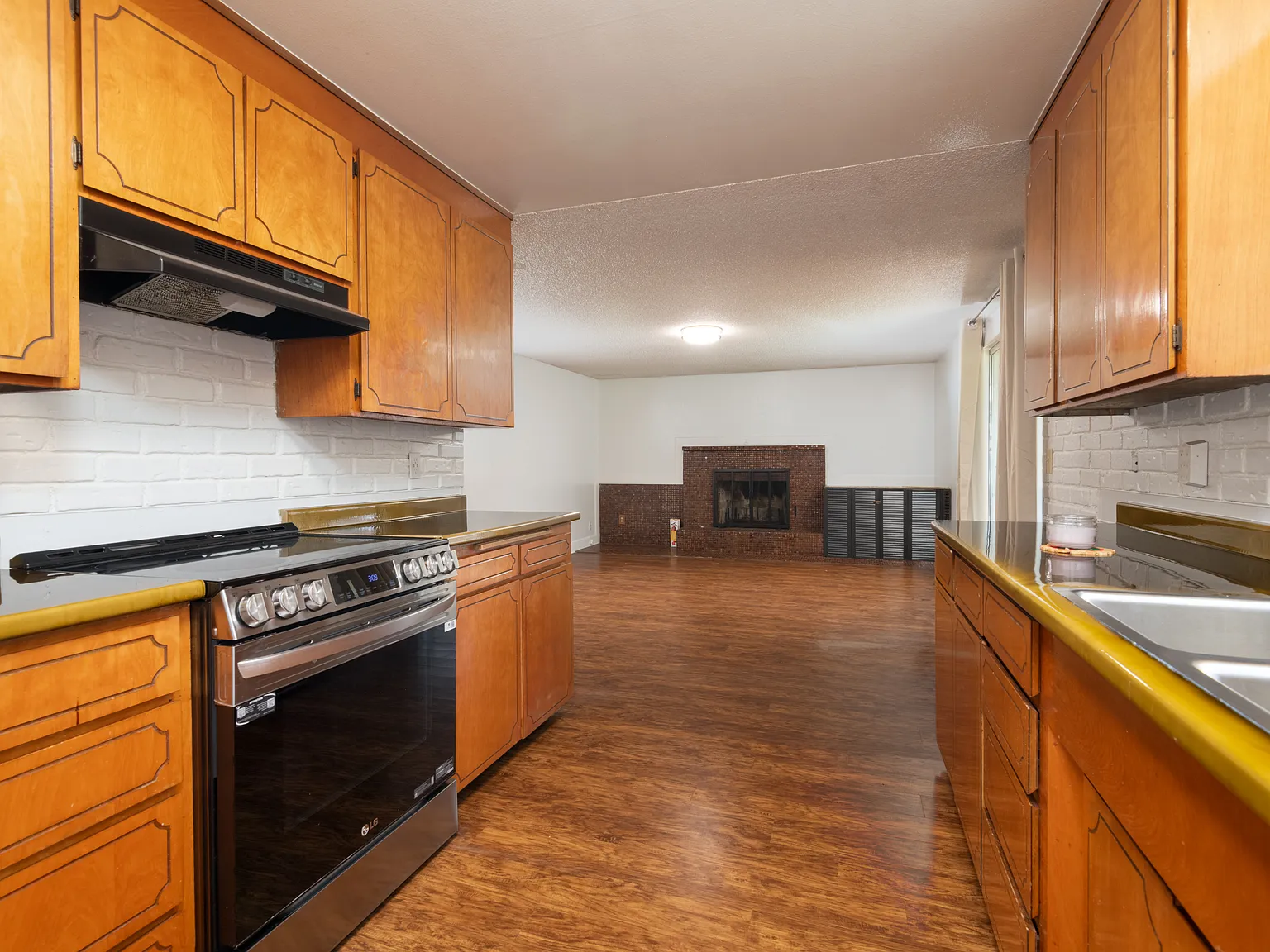 3 bed, 1400 sqft, $3,200 — Photo 4