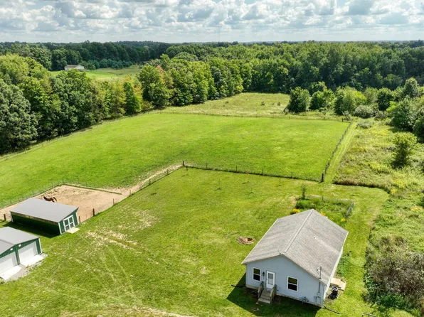 7401 W Montgomery Rd, Camden, MI 49232