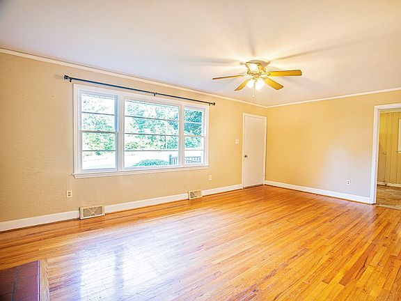 4th image of 104 Crestview Dr