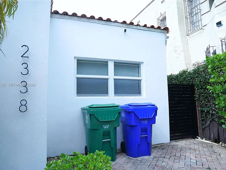 2338 SW 11th St — Photo 54
