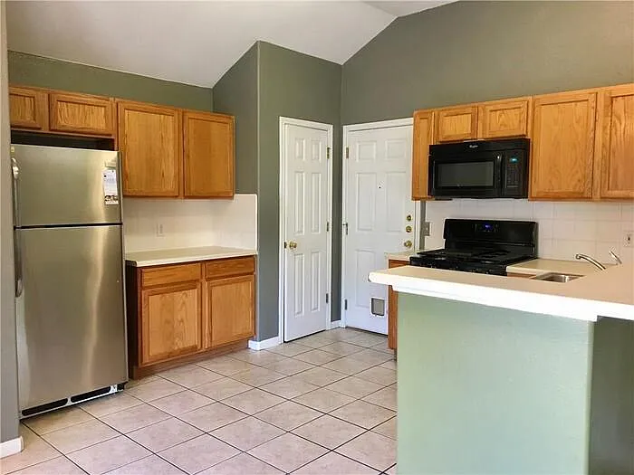 1010 Gulf Way — Photo 5