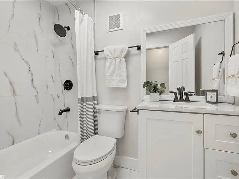 1334 Ellendale Cir — Photo 5