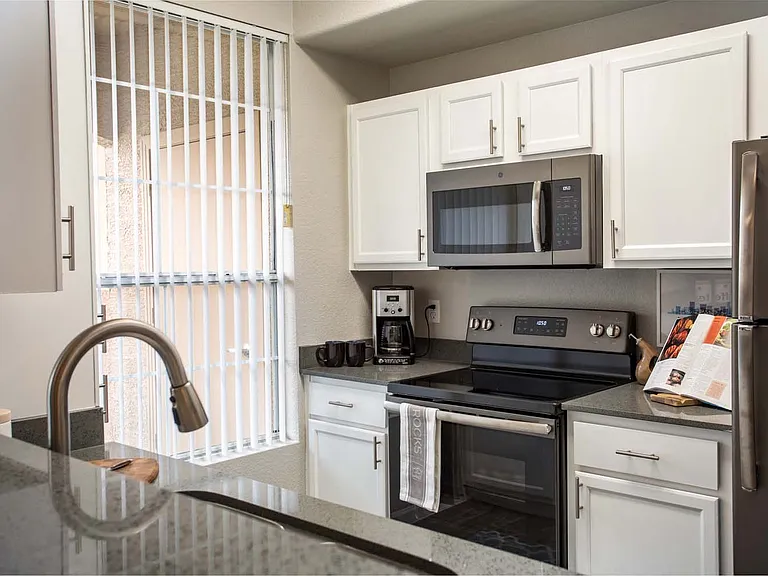 Biscayne Bay Apartments — Photo 1