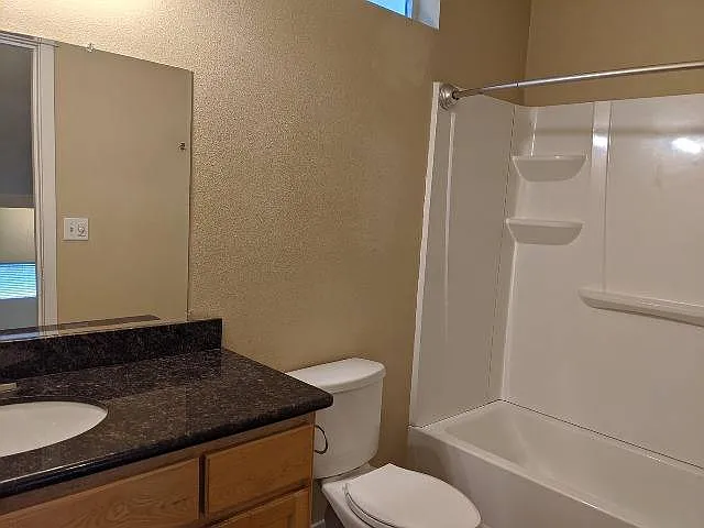 1352 High St #1 - 2nd Floor Bath 1352 High St #1 - 2nd Floor Bath