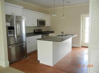 471 Hunnewell St, Needham Heights, MA 02494