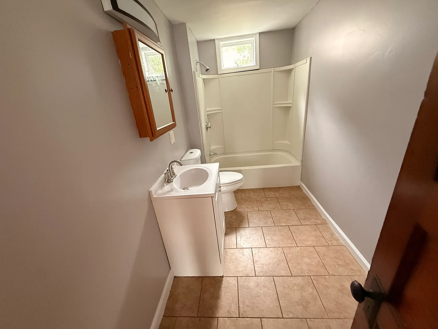 3 bed, 1100 sqft, $2,400 — Photo 2