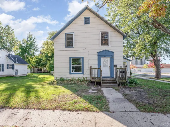 202 S Clark St, Chesaning, MI 48616