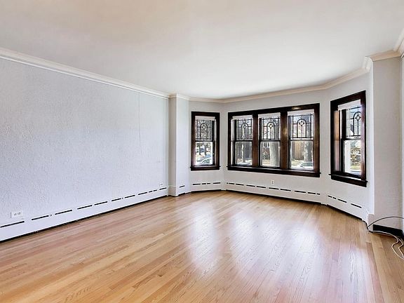 5th image of 5907 N Rockwell St