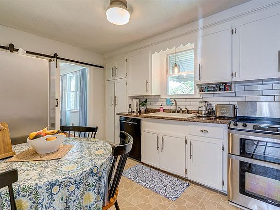 3rd image of 604 Sussex St