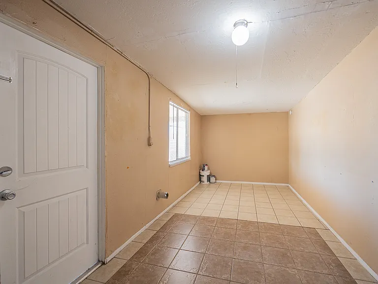 2130 W Cortez St — Photo 20