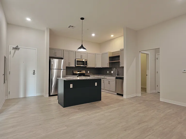 727 Poyntz Ave #205 — Photo 1
