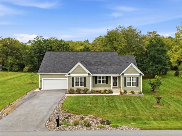 260 Stormfield Dr E, Martinsburg, WV 25404