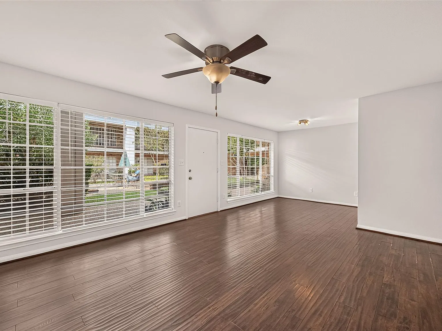 2 bed, 1.0 bath, 885 sqft, $1,500 — Photo 2