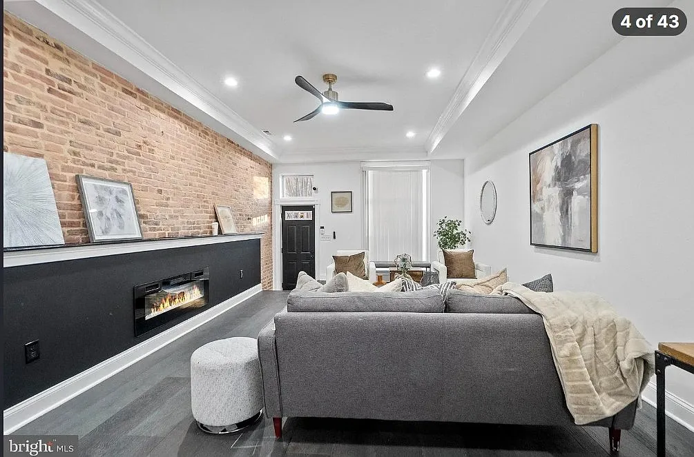 500 N Lakewood Bedroom — Photo 4