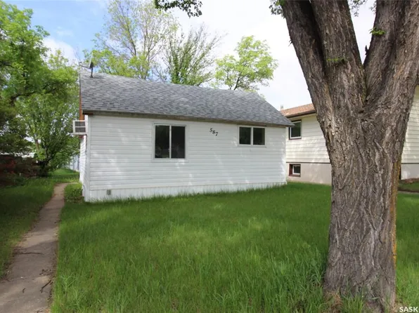587 3rd STREET W, Shaunavon, SK S0N 2M0