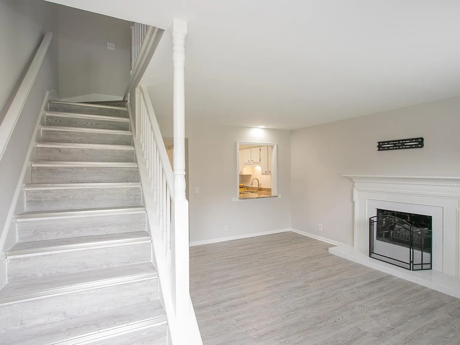 1 bed, 1.5 bath, 800 sqft, $1,600 — Photo 3