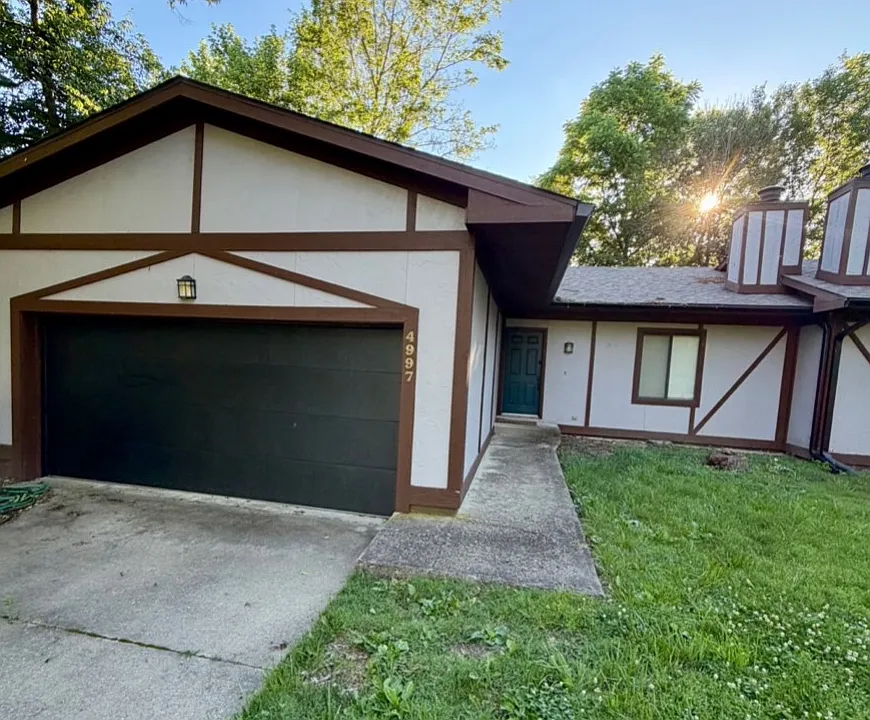 4997 Twin Woods Dr