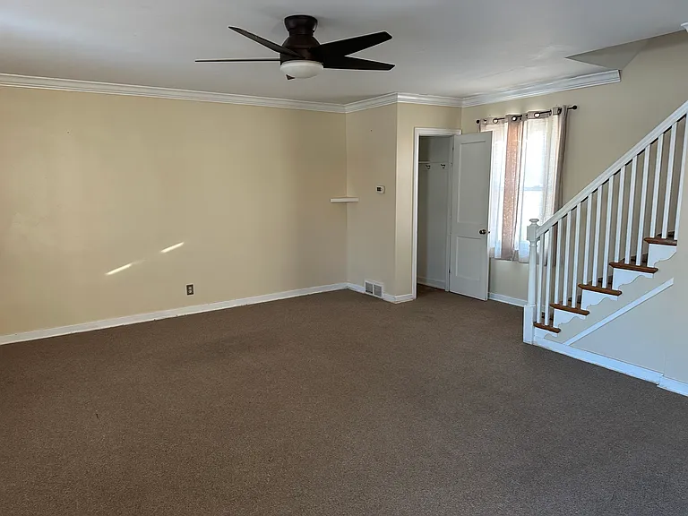 449 Sylvania Ave — Photo 6