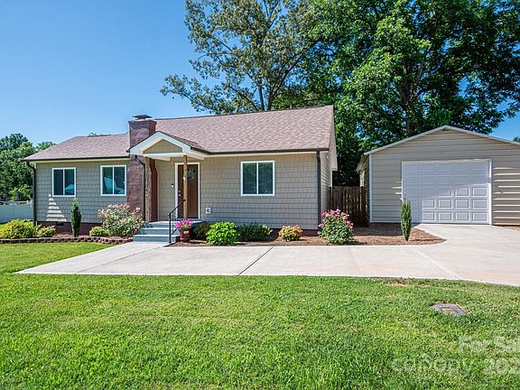 2nd image of 1005 Noles Dr