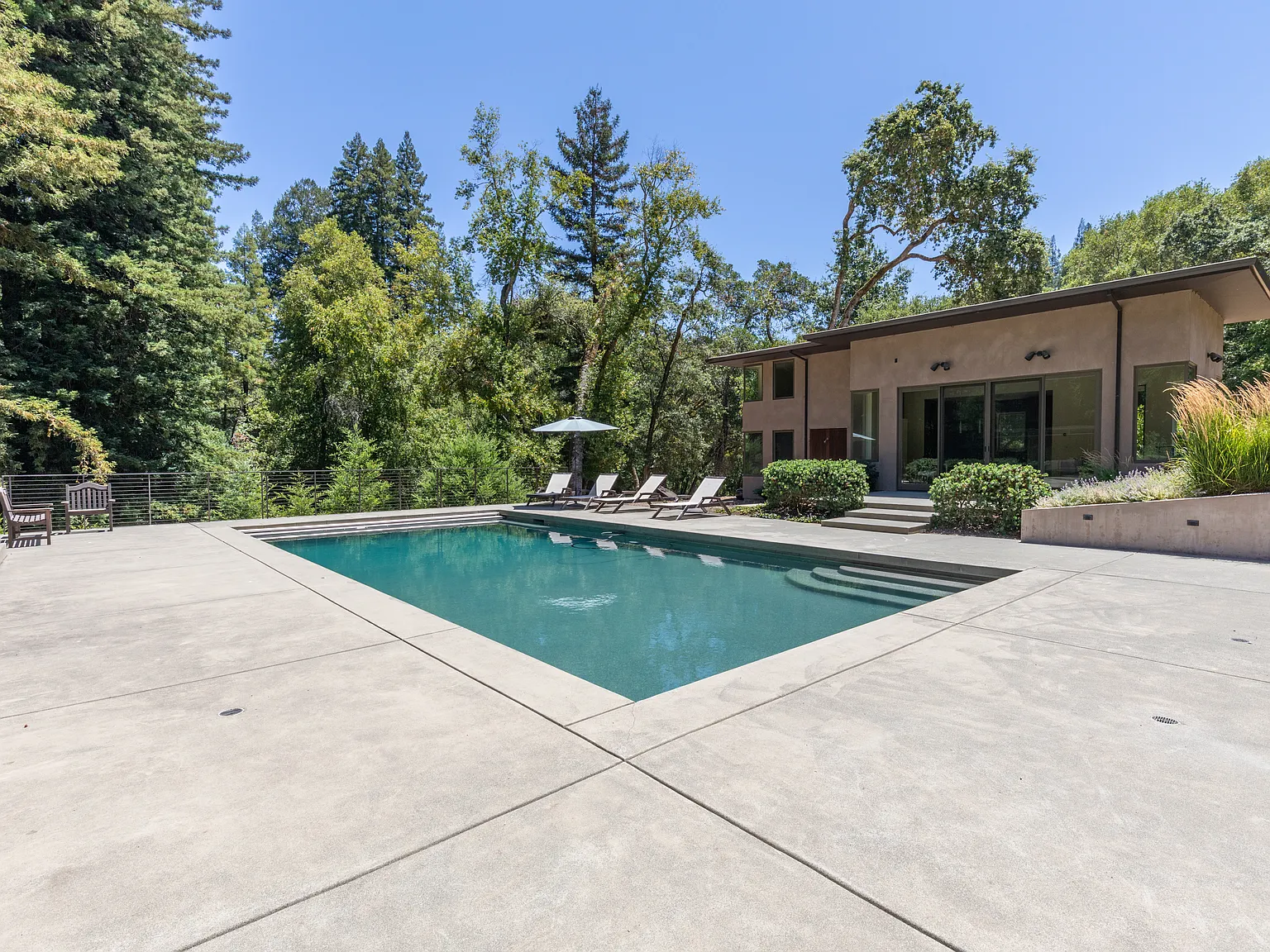 4 bed, 4.5 bath, 4381 sqft, $25,000 — Photo 3