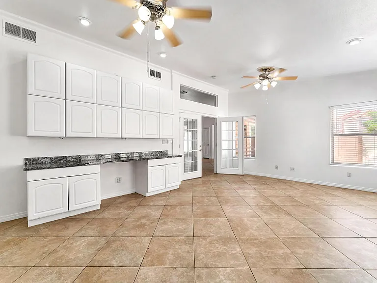 2560 Silver Shadow Dr — Photo 16