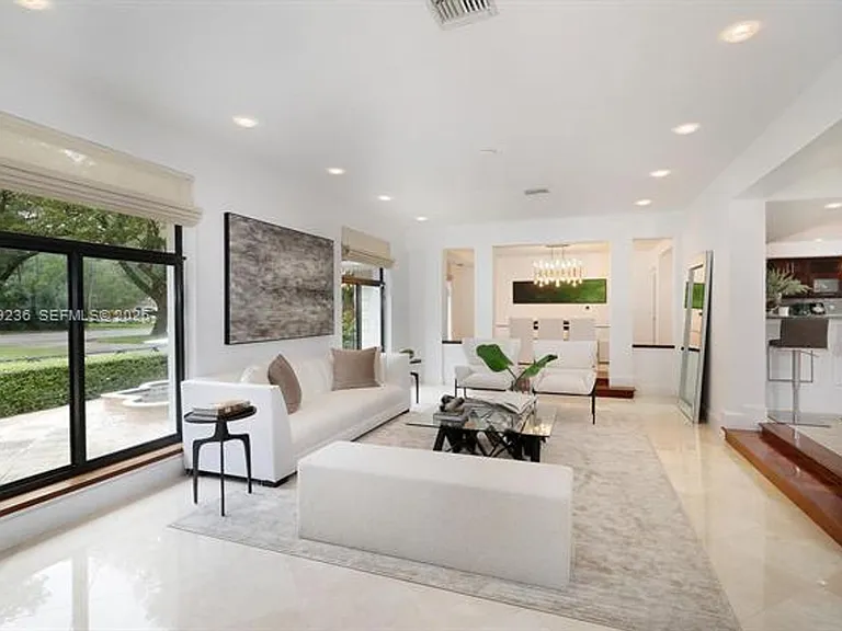 3425 Alhambra Cir — Photo 10